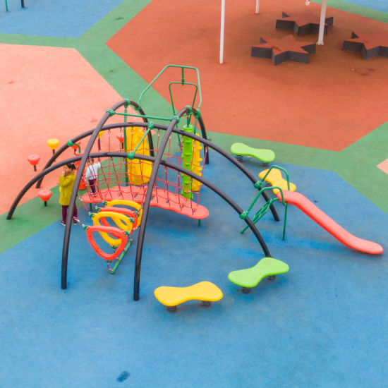 Red de cuerda de marco para escalada al aire libre con tobogán de plástico para niños